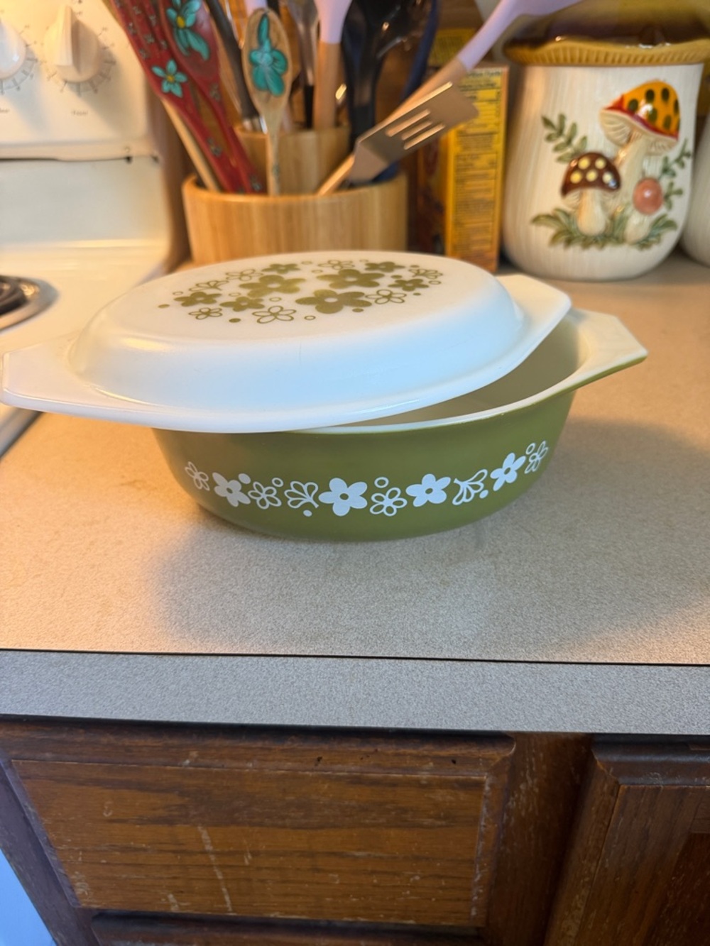 PYREX Vintage Crazy Daisy Casserole Dish with Lid - Home Kitchen